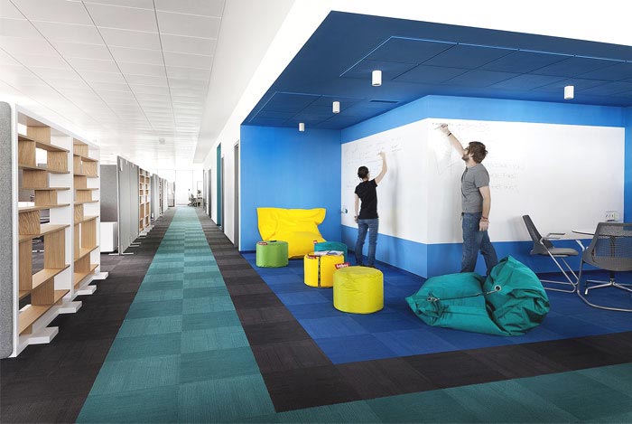 創(chuàng)意+時(shí)尚辦公室過道裝修設(shè)計(jì)案例效果圖