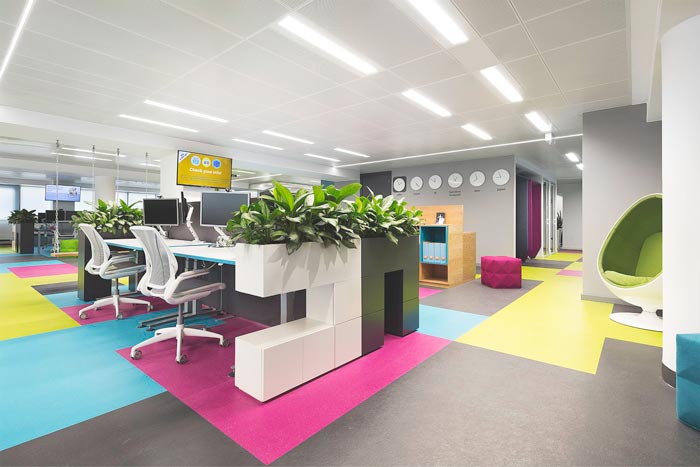 網(wǎng)絡(luò)技術(shù)公司辦公室辦公區(qū)域裝修設(shè)計案例效果圖