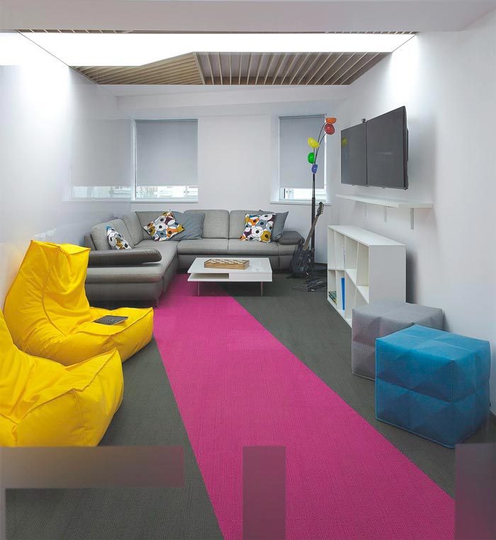 網(wǎng)絡(luò)技術(shù)公司辦公室休息區(qū)域裝修設(shè)計案例效果圖