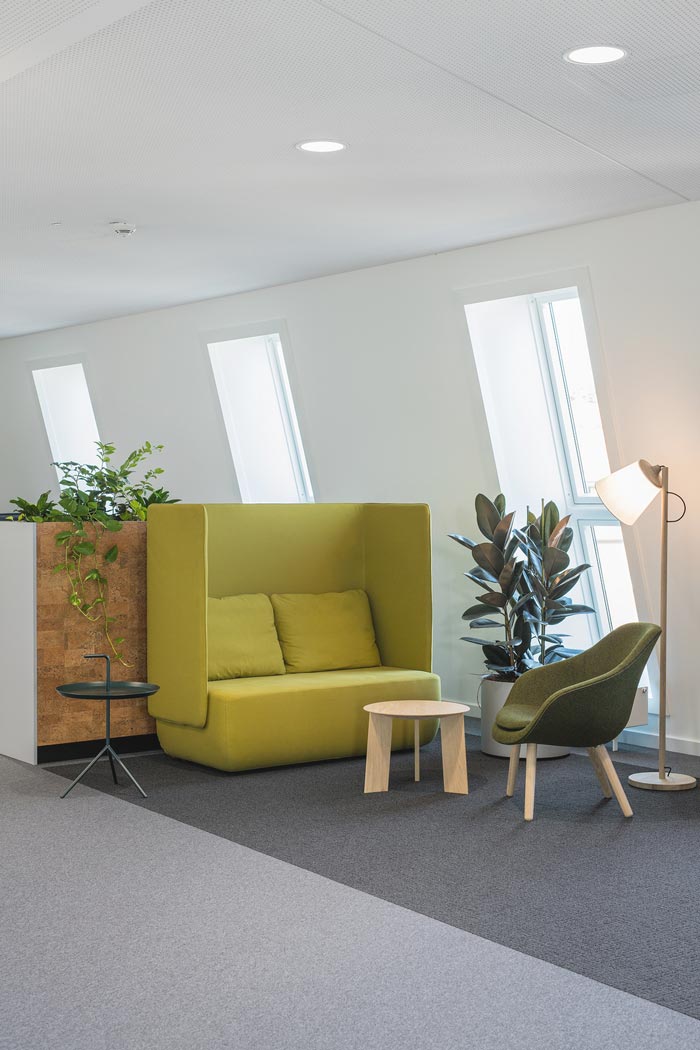 IT咨詢公司辦公室交流區(qū)域裝修設計案例效果圖