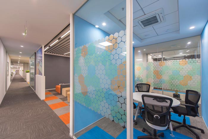 服裝貿(mào)易辦公室過道裝修設(shè)計案例效果圖