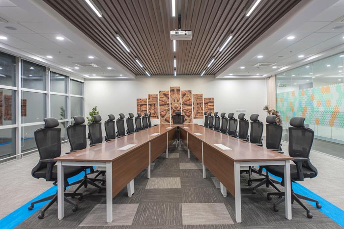 服裝貿(mào)易辦公室會議室裝修設(shè)計案例效果圖