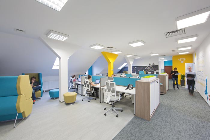 服裝廠辦公室辦公區(qū)域裝修設(shè)計(jì)案例效果圖