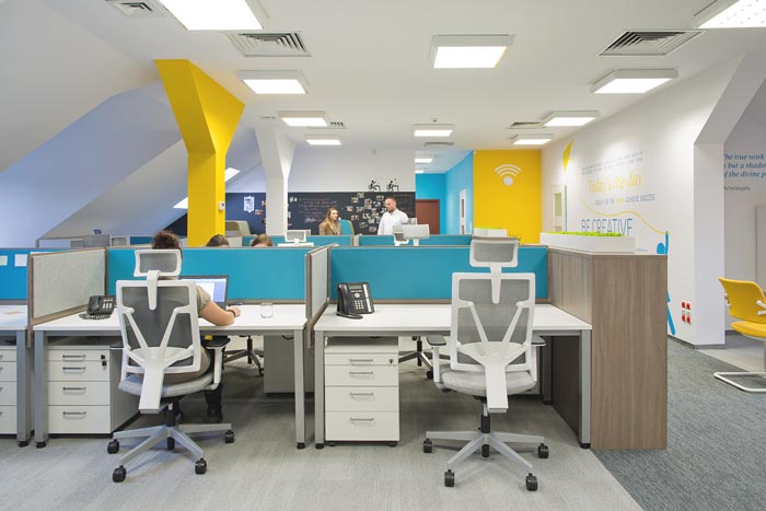 服裝廠辦公室辦公工位裝修設(shè)計(jì)案例效果圖