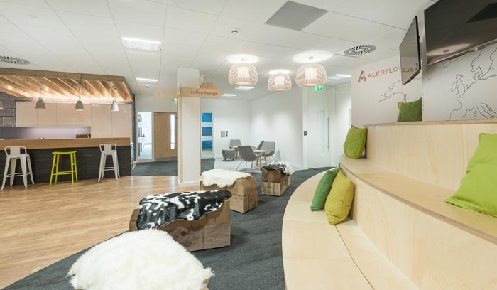 服飾公司辦公室吧臺區(qū)域線裝修設(shè)計案例效果圖