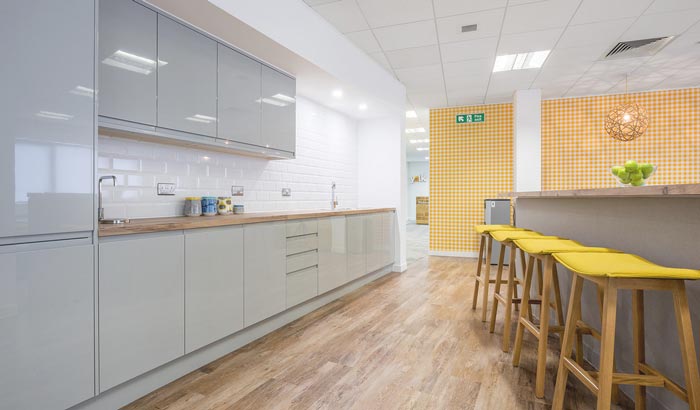 招聘服務(wù)公司辦公室茶水間裝修設(shè)計(jì)案例效果圖