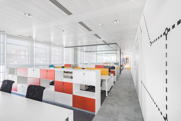 貸款服務(wù)機(jī)構(gòu)辦公室過道裝修設(shè)計(jì)案例效果圖