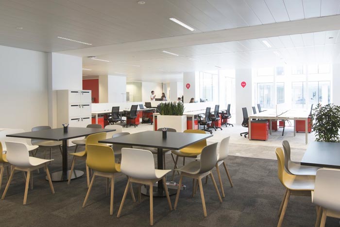 汽車租賃服務公司辦公室辦公區(qū)域裝修設計案例效果圖