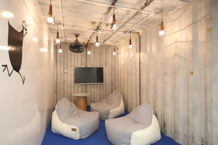 1900平方大型辦公室裝修設(shè)計案例效果圖