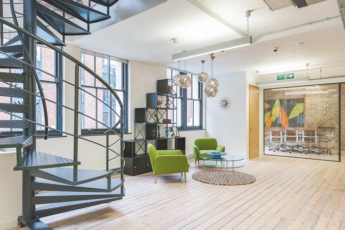 900平方投資辦公室進(jìn)門區(qū)域裝修設(shè)計(jì)實(shí)景圖