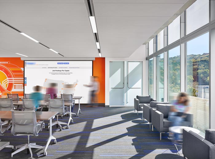 招聘信息服務(wù)公司辦公室培訓(xùn)區(qū)域裝修設(shè)計(jì)案例效果圖