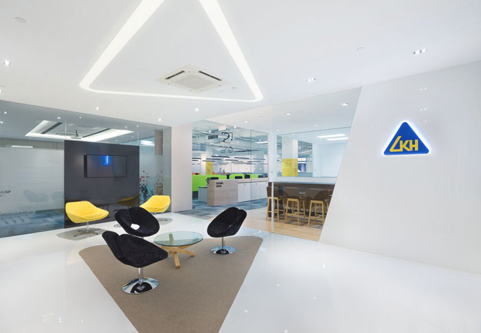 服裝公司辦公室前臺裝修設(shè)計案例效果圖