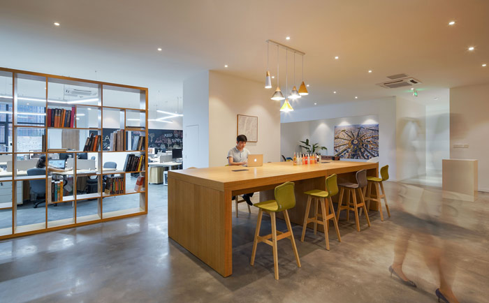 設(shè)計(jì)公司辦公室吧臺(tái)進(jìn)門(mén)區(qū)域設(shè)計(jì)方案