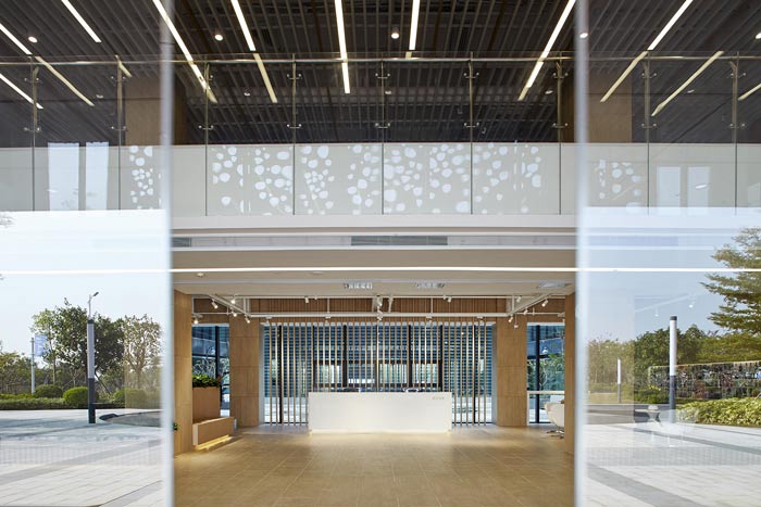 集團(tuán)公司辦公樓大門區(qū)裝修設(shè)計效果圖