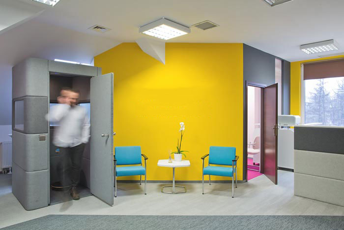 服裝廠辦公室前臺裝修設(shè)計(jì)案例效果圖