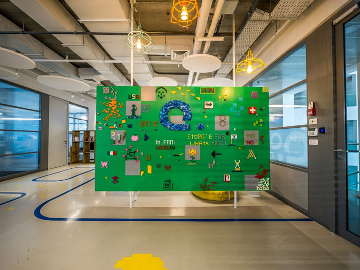 軟件開發(fā)公司辦公室過(guò)道裝修設(shè)計(jì)實(shí)景圖