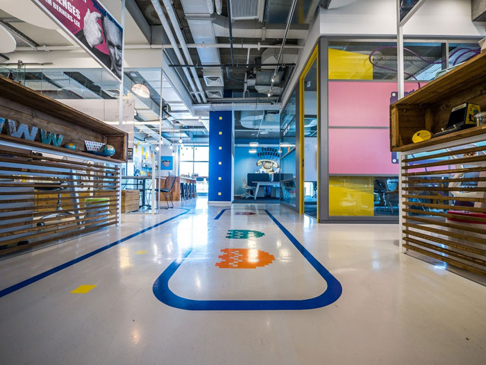 軟件開發(fā)公司辦公室過(guò)道裝修設(shè)計(jì)實(shí)景圖