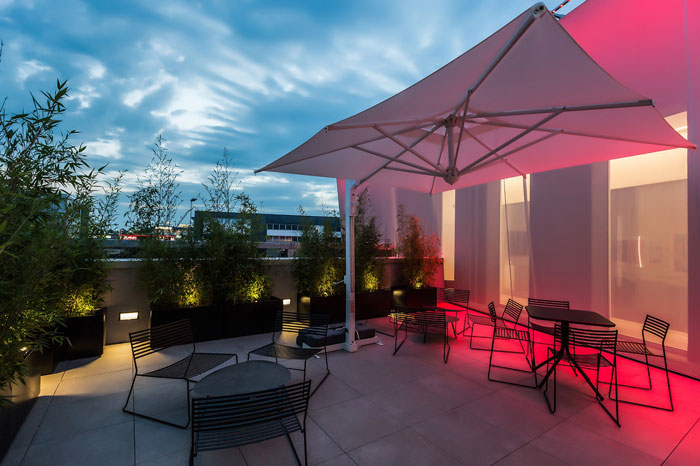 化妝品廠房辦公室陽臺裝修設(shè)計(jì)效果圖