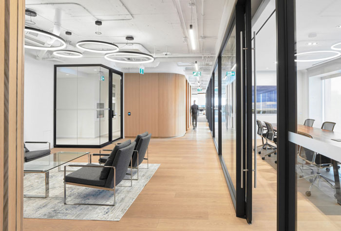 金融風(fēng)投公司辦公室過(guò)道裝修設(shè)計(jì)效果圖