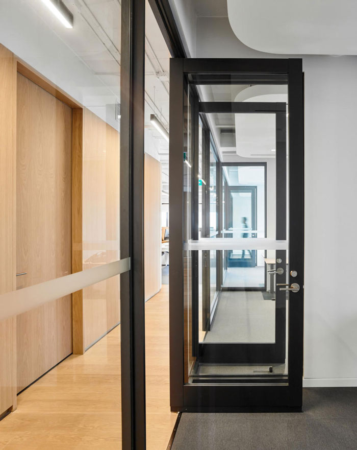 金融風(fēng)投公司辦公室過(guò)道裝修設(shè)計(jì)效果圖