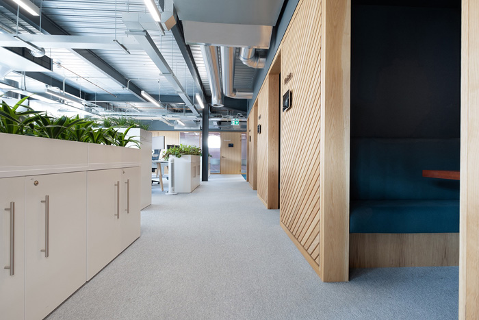 科技公司辦公室過道裝修設(shè)計(jì)效果圖