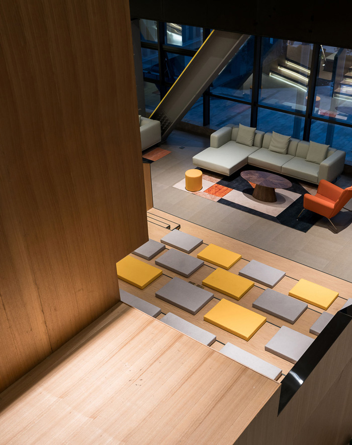 創(chuàng)客辦公休息區(qū)裝修設(shè)計效果圖