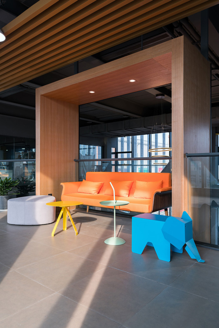 創(chuàng)客辦公洽談區(qū)裝修設(shè)計效果圖