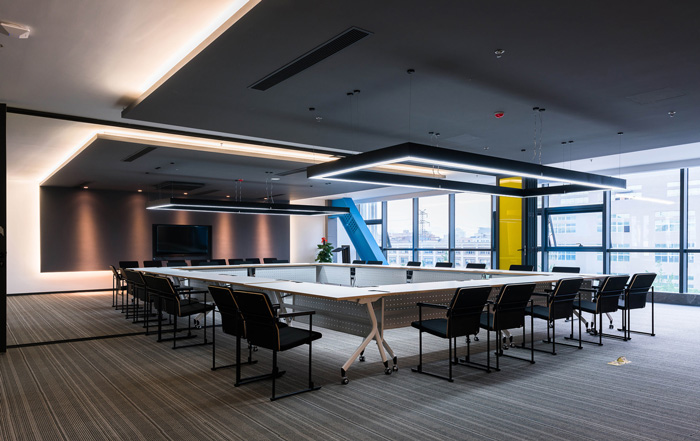 創(chuàng)客辦公會議室裝修設(shè)計效果圖