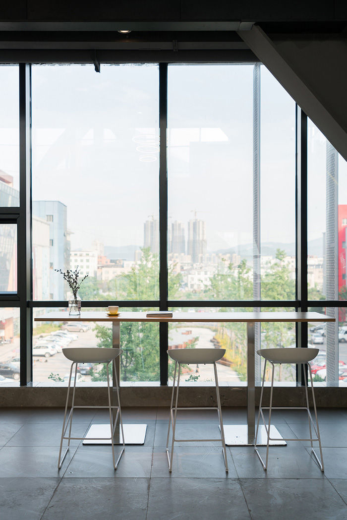 創(chuàng)客辦公閱讀區(qū)裝修設(shè)計效果圖