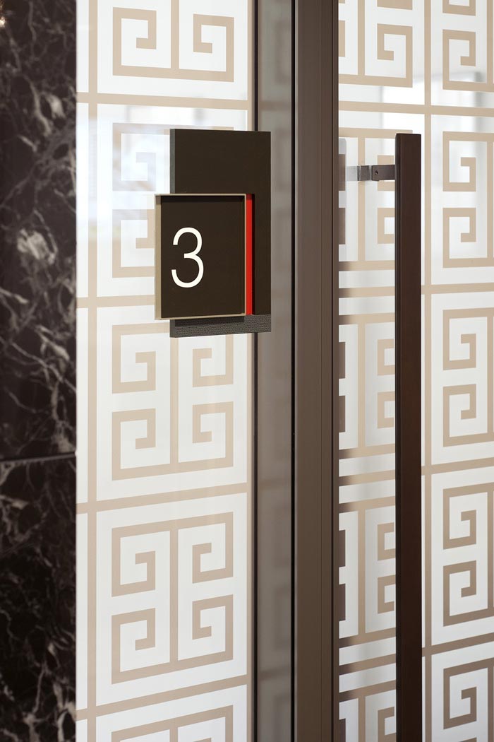 稅務(wù)師事務(wù)所辦公室隔斷門裝修設(shè)計效果圖