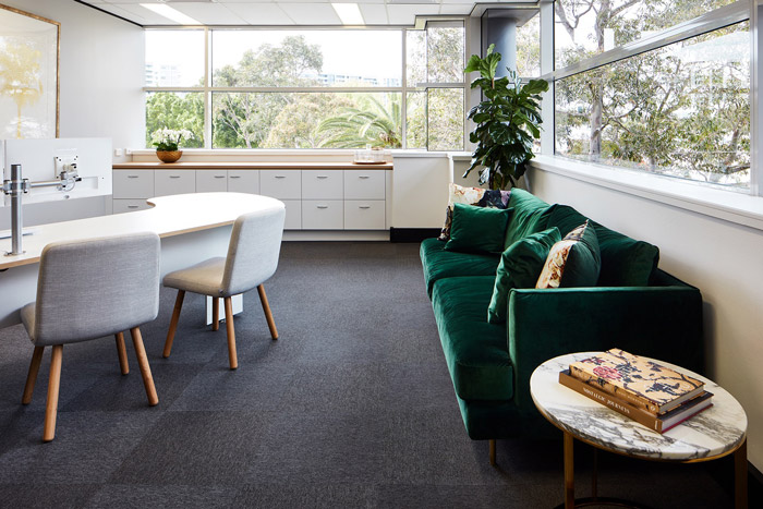 旅行社辦公室休息區(qū)裝修設計效果圖