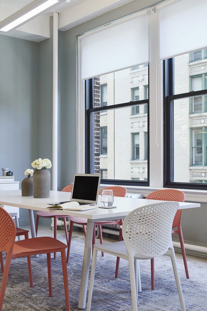 時尚辦公室辦公區(qū)裝修效果圖