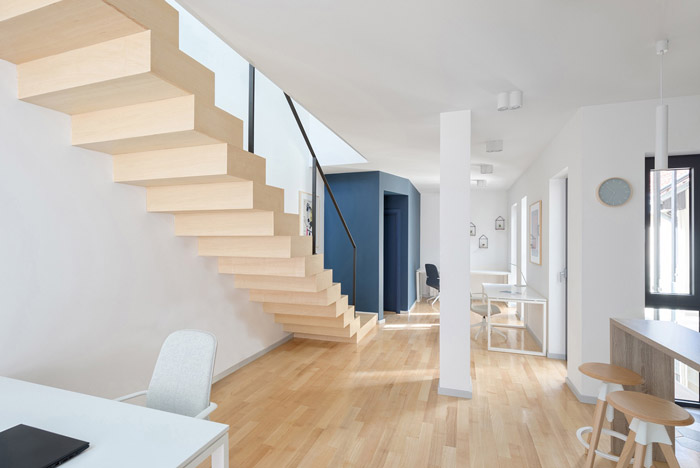 頂層工作室樓梯裝修設(shè)計(jì)效果圖