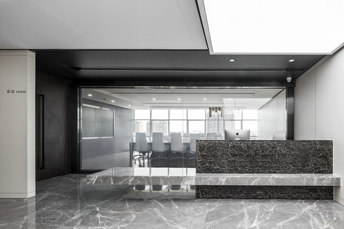 600m2現(xiàn)代辦公室前臺(tái)裝修設(shè)計(jì)效果圖