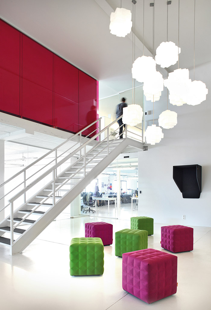 家具公司辦公室進門區(qū)裝修設計效果圖