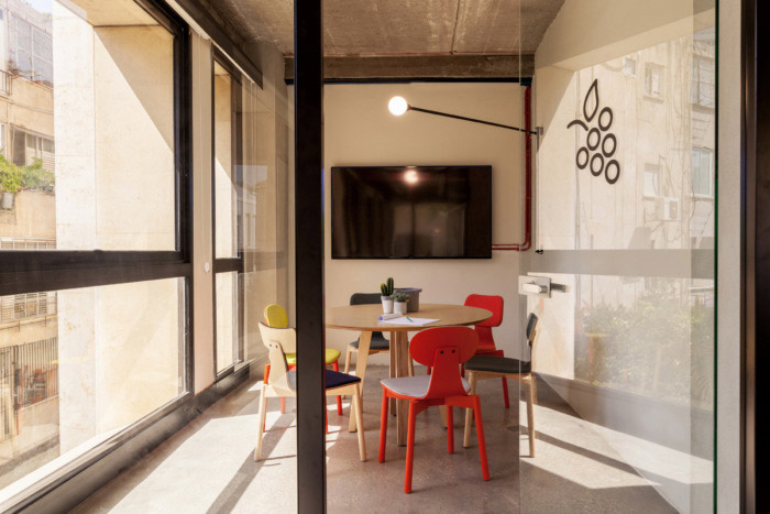 綠色辦公室接待區(qū)設計效果圖