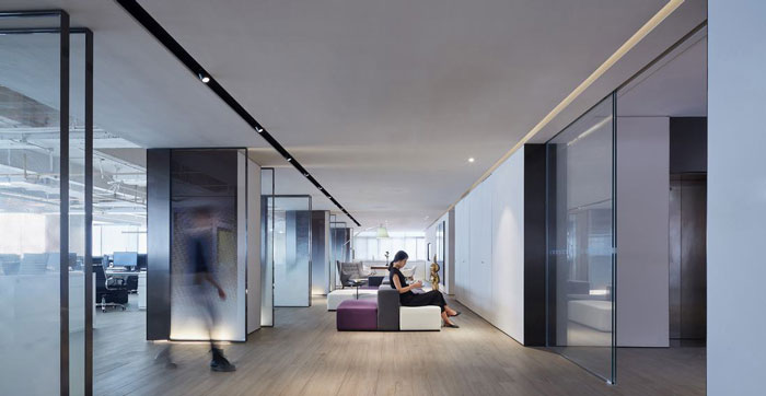 企業(yè)辦公空間中庭設(shè)計(jì)裝修效果圖