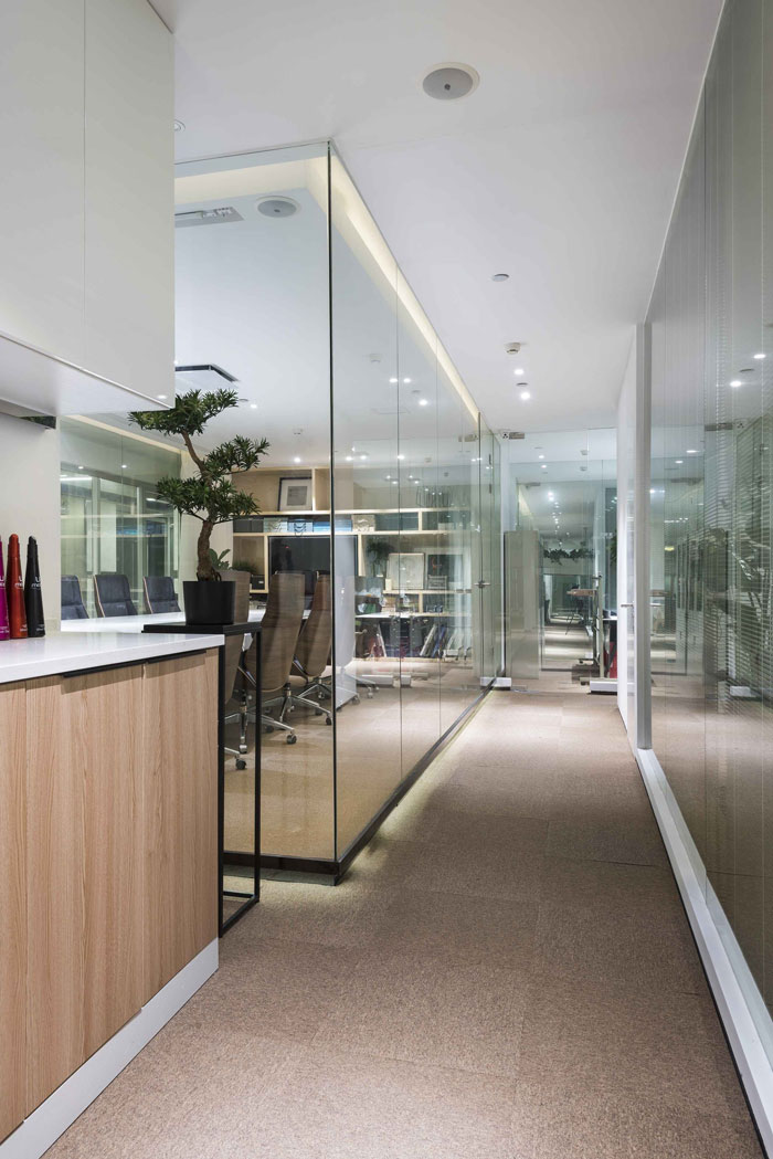 設(shè)計(jì)公司辦公室過(guò)道裝修效果圖