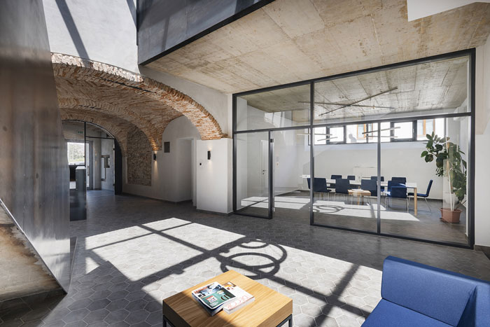 舊廠房辦公室入口裝修設(shè)計效果圖