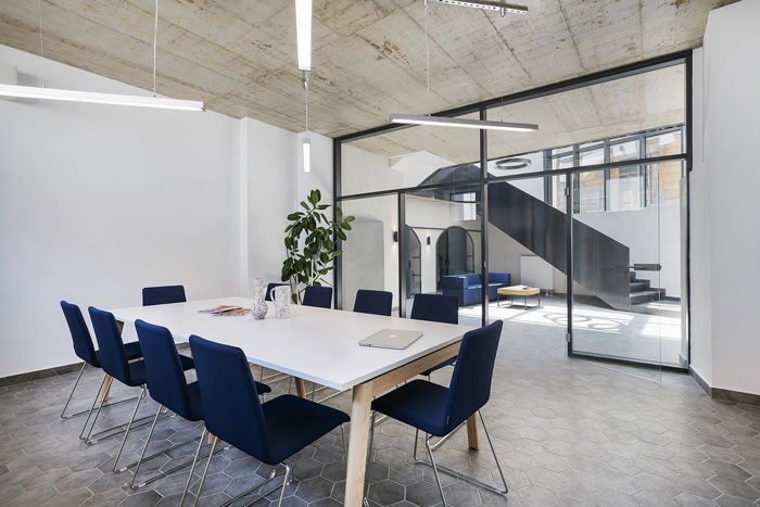 舊廠房辦公室會議室裝修設(shè)計效果圖