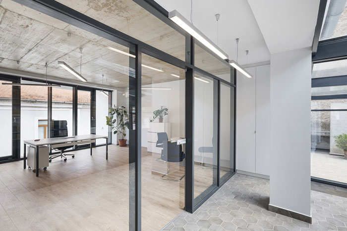 舊廠房總經(jīng)理辦公室裝修設(shè)計效果圖