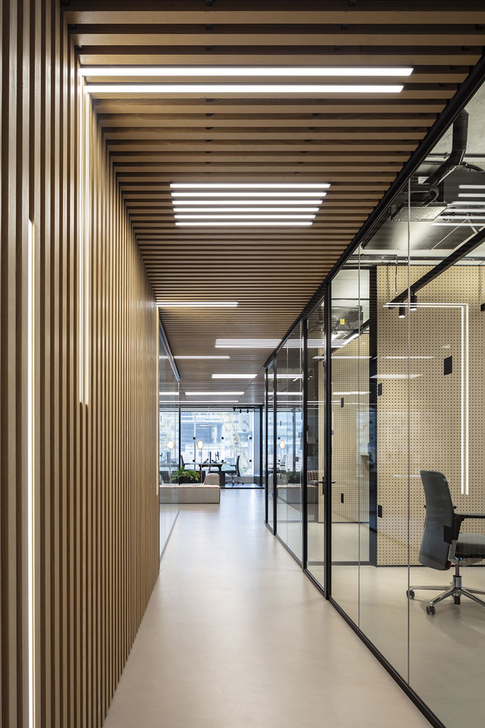 新總部辦公樓過道裝修設(shè)計(jì)效果圖