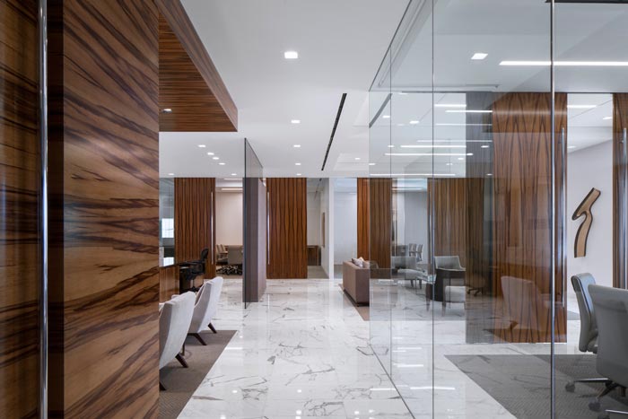 金融服務(wù)公司辦公室過道裝修設(shè)計(jì)效果圖