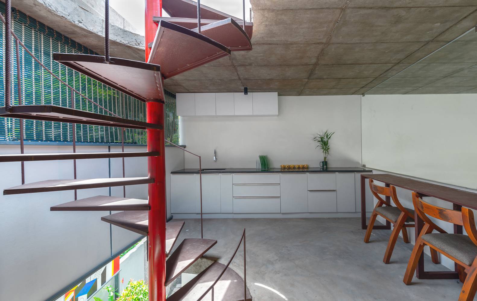 辦公室旋轉(zhuǎn)樓梯實(shí)拍圖